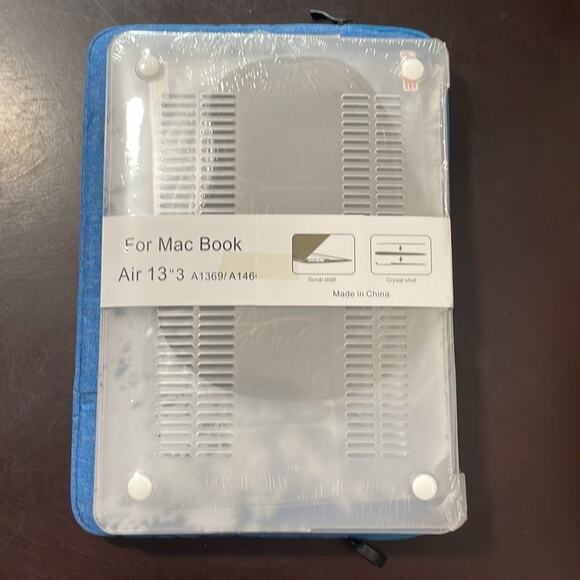 MacBook Air 13”3 shell and blue soft case - Picture 2 of 5